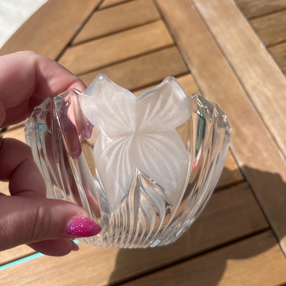 Mikasa Crystal Glass Bowl Frosted Flower Leaf Ribbed Sawtooth Edge Oval 7x5 - Picture 7 of 9